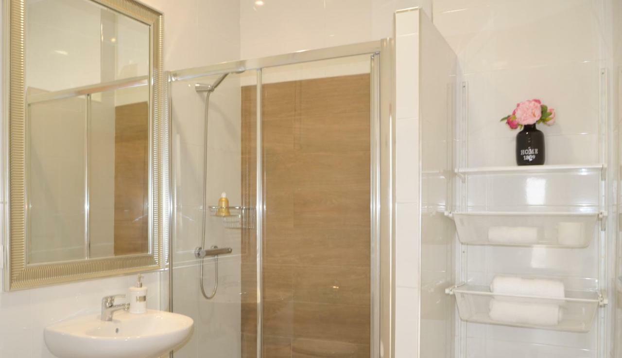 Apartamento Faustino Alvarez Seville Bilik gambar